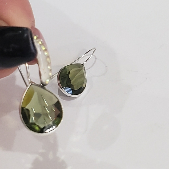 Peridot gemstone, 925 silver, drop hook earrings - Picture 6 of 11